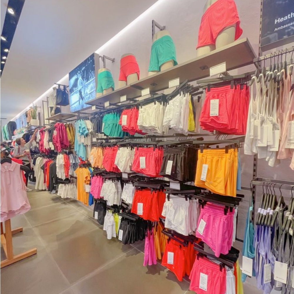 ISO : LULULEMON SIZE 2 PACE RIVAL SKIRT OR SIZE 4 SWIFTLY TECH SHORT SLEEVE 2.0